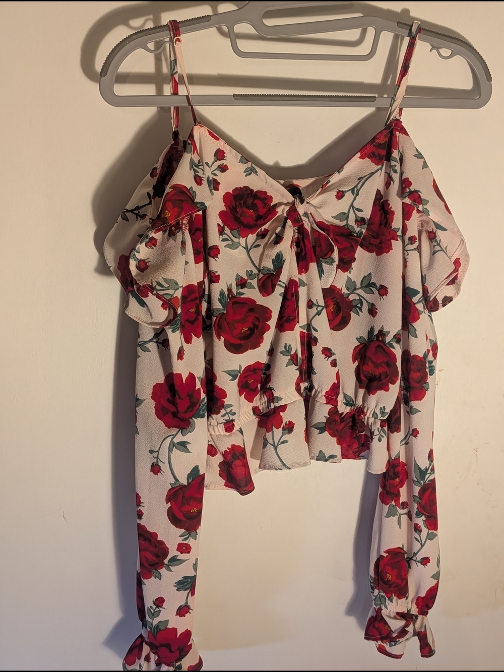 H&M Divided White Off-Shoulder Ruffled Crop Top with Red Rose Print Size 8 - Picture 3 of 7